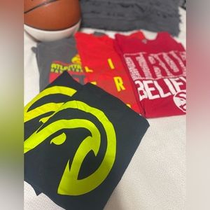 Atlanta Hawks T-shirt Bundle, size L & XL